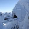 Pasadizo nevado en refugio de  l'Aiguille du Midi