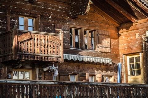 En muchas casas de Leysin encontramos la antigua tradición suiza