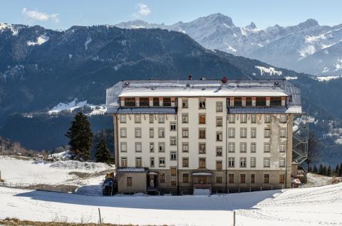 Una de las clínicas abandonada recuerdan lo que fue Leysin en el siglo pasado