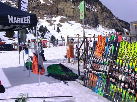 Ski Test Völkl de Ricard Tarré en la LdN Ski Party 2016 en Ampriu, Celer