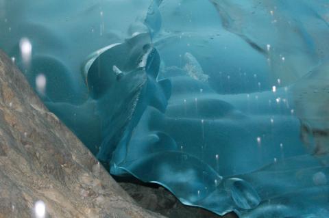 hielo bajo el glaciar Aletsch