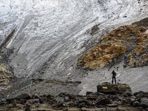 Lugares de nieve en el glaciar Niedergletscher