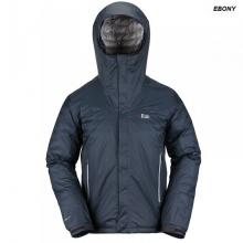 La chaqueta RAB Snowpack Jacket al igual que la Microlight Alpine Jacket nos ofrece ligereza y reducido volumen pero además total impermeabilidad gracias a su membrana Pertex Shield. 