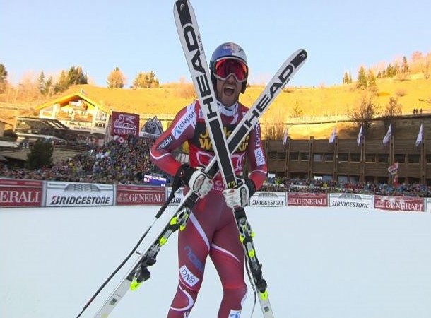 Svindal nuevo líder tras victoria en un accidentado descenso de Val Gardena