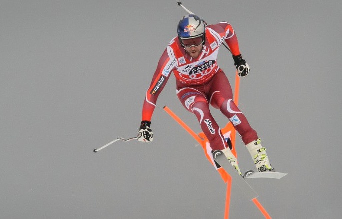 Un formidable Svindal se adjudica el descenso de Wengen a pesar de la espesa niebla