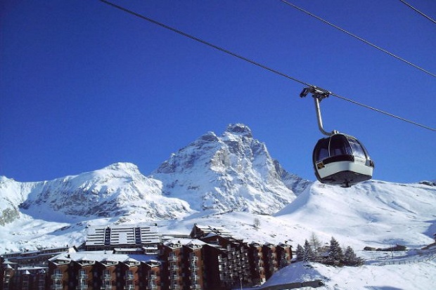 Rescatan 130 personas atrapadas en un telecabina de los Alpes en Nochebuena