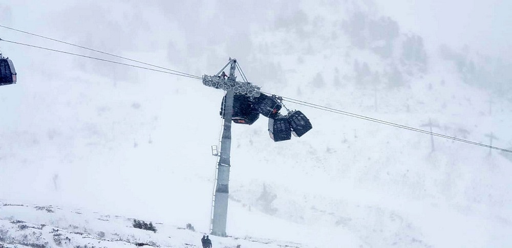 Espectacular colisión sin heridos de 5 cabinas de la estación austriaca de Hochzillertal