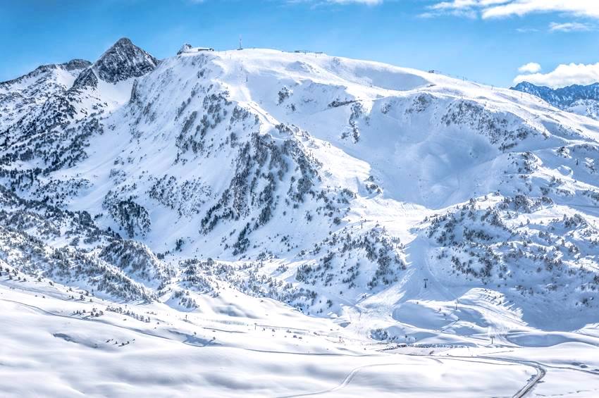 Puesta a la venta con descuentos el forfait de la temporada del 50º aniversario de Baqueira