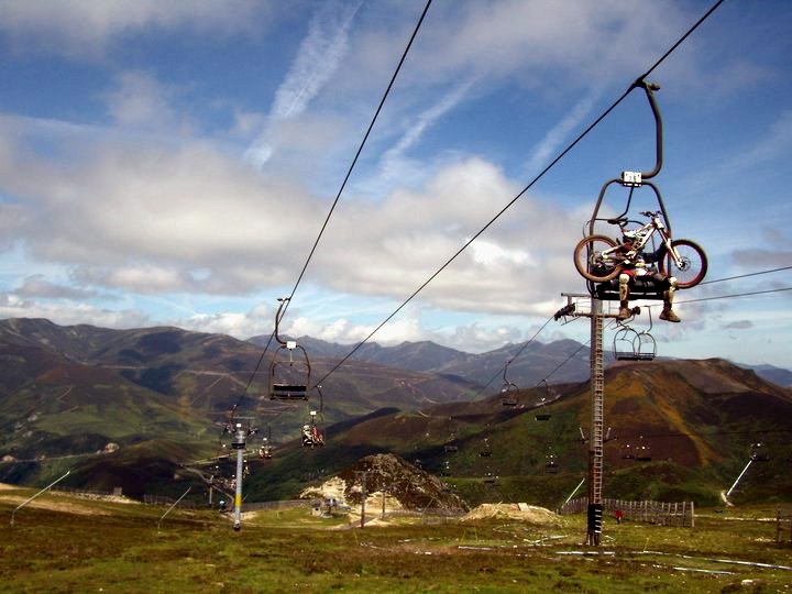 Valgrande-Pajares inicia el verano con la puesta en marcha del telesilla Cueto Negro el 14 de mayo