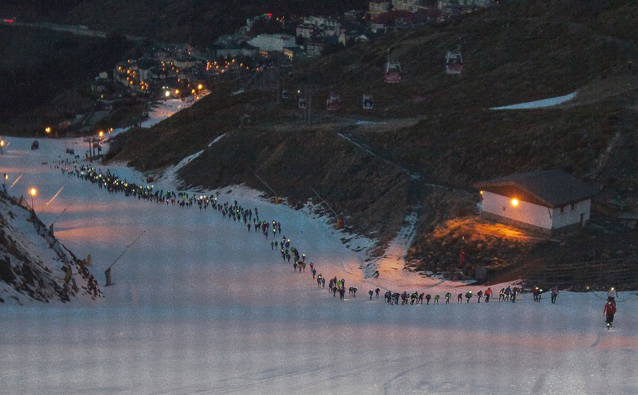 Intenso fin de semana de sube y baja nocturno en el Río de Sierra Nevada