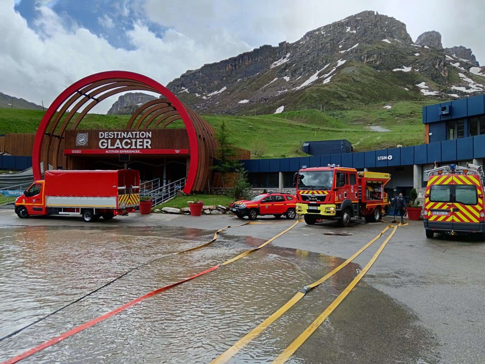 Las lluvias torrenciales retrasan la apertura del esquí de verano en Tignes