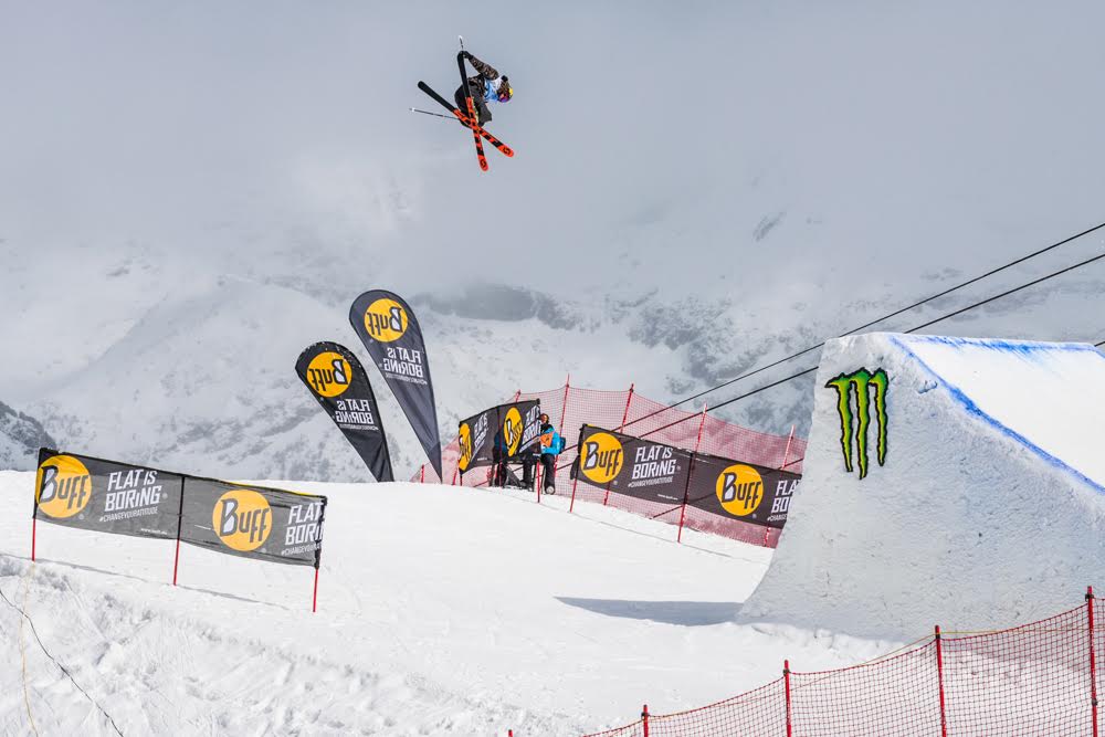 El sol ilumina a Alex Hall en un espectacular Grandvalira Total Fight Freeski 2017 