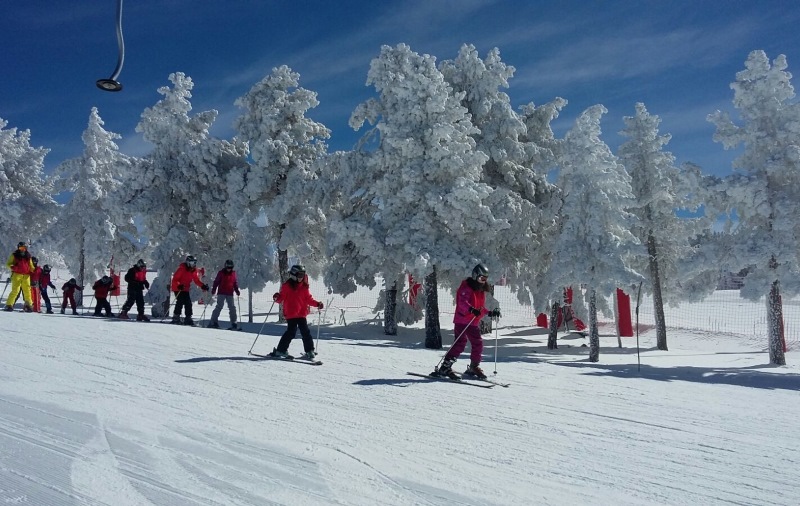 Las estaciones de Aramón empiezan marzo con espesores de más de metro y medio de nieve