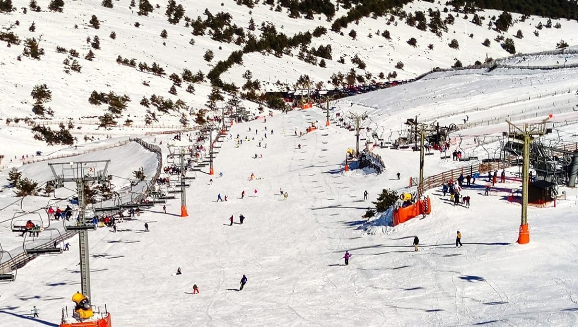 Valdesquí cierra una buena temporada de esquí con 80.000 visitantes y 53 días abierta