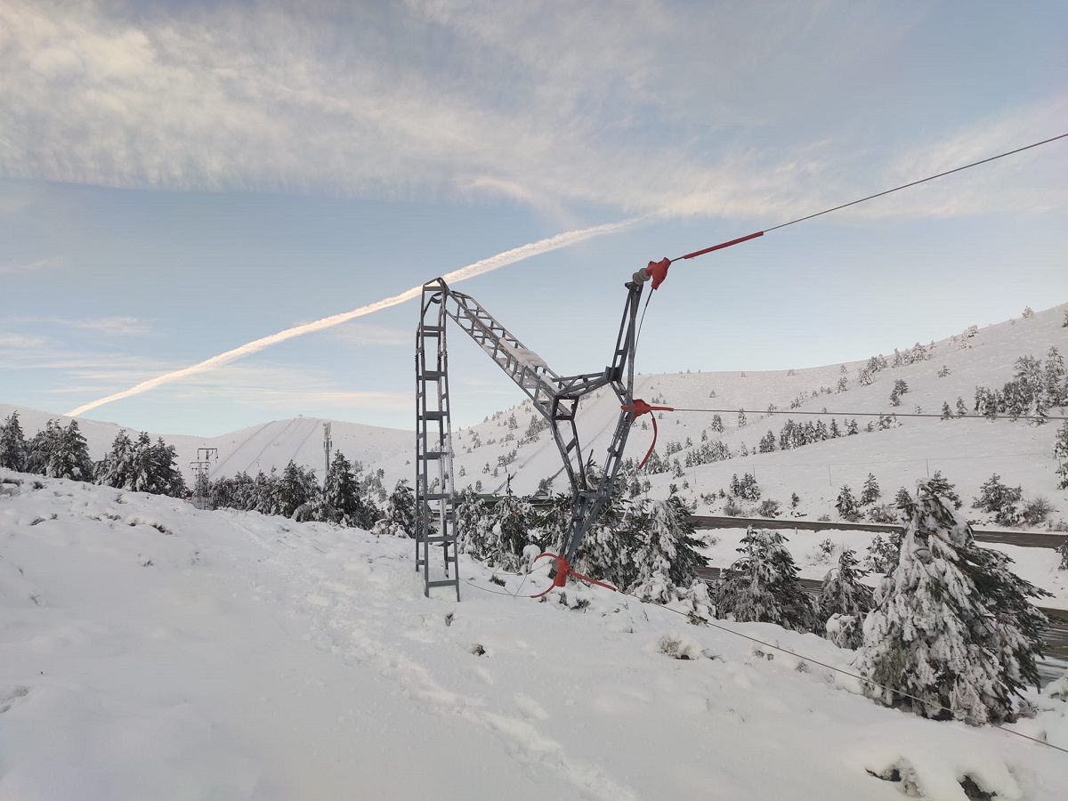 Valdesquí cancela su apertura porque el temporal la deja sin luz