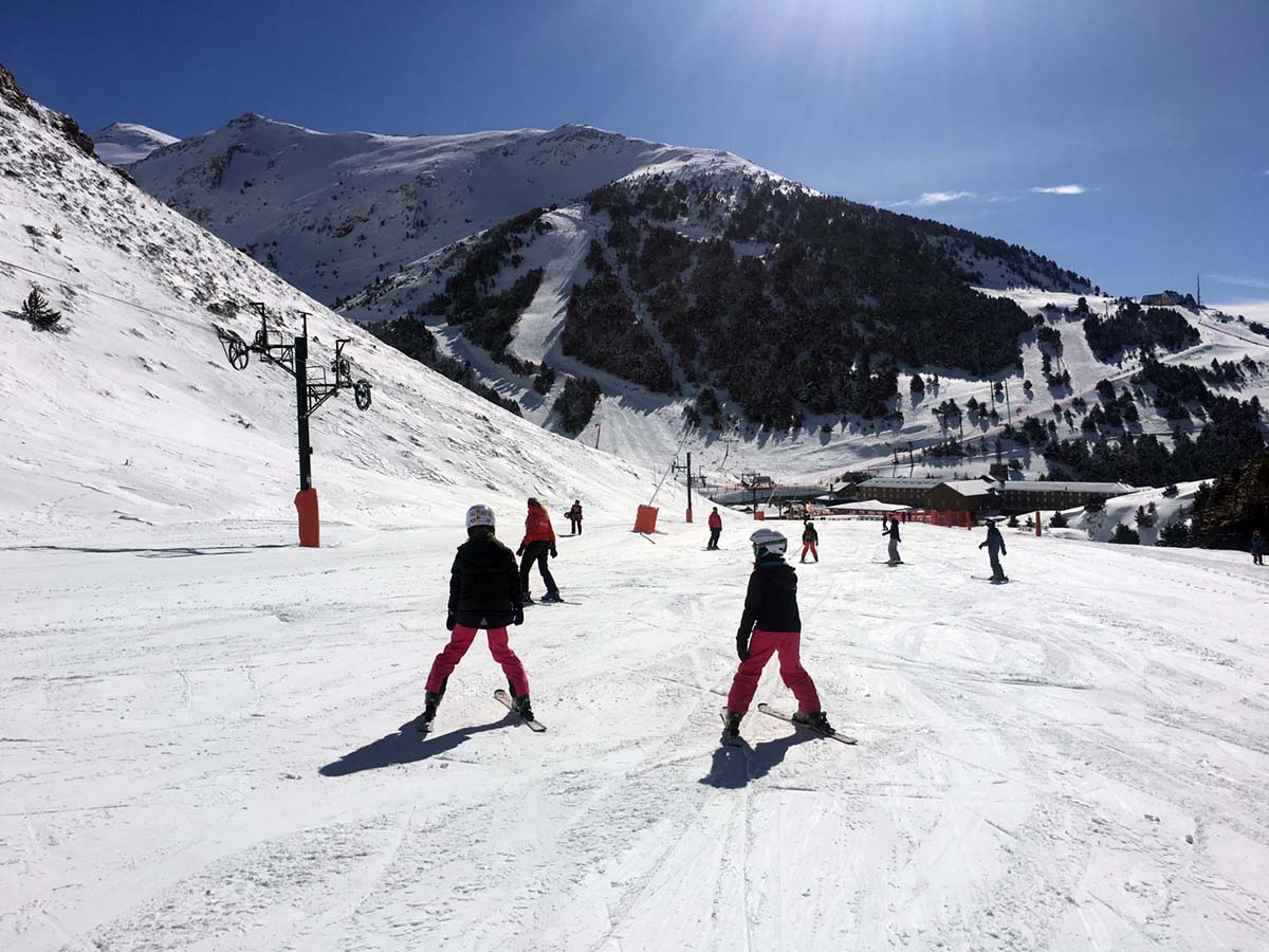 Vallter 2000 y Vall de Núria adaptan horarios y apertura al esquí de primavera