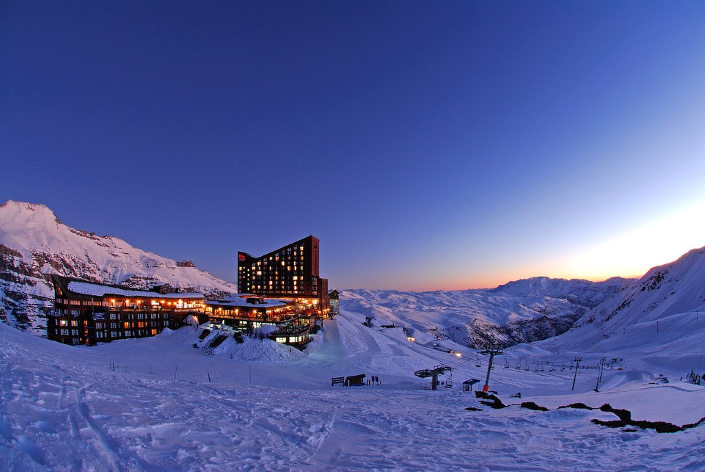 Valle Nevado adelanta inicio de temporada invernal al viernes 15 de junio con 100 cm de nieve