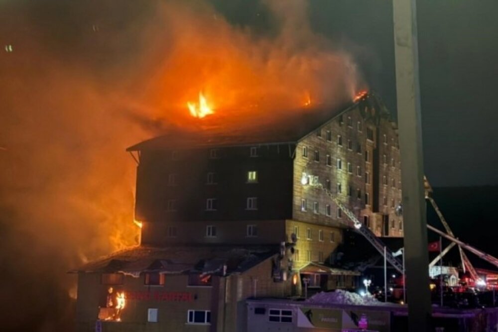 Un incendio en un hotel de la estación de esquí turca de Kartalkaya deja 10 muertos y 32 heridos