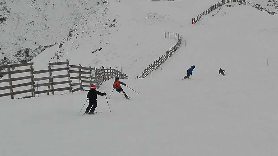 Cerca de 12.000 esquiadores disfrutaron de la nieve en las estaciones asturianas en Navidad