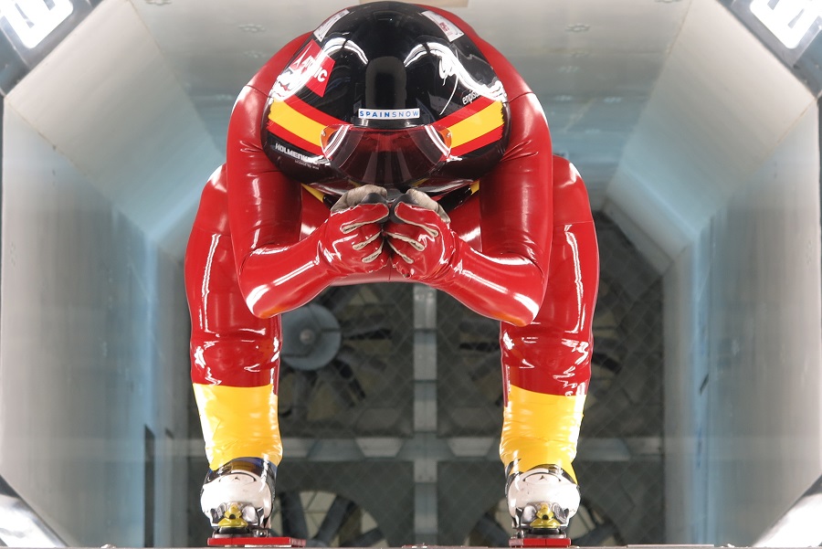 Ricardo Adarraga en el Túnel del Viento midiendo la aerodinámica. Foto: Ricardo Adarraga