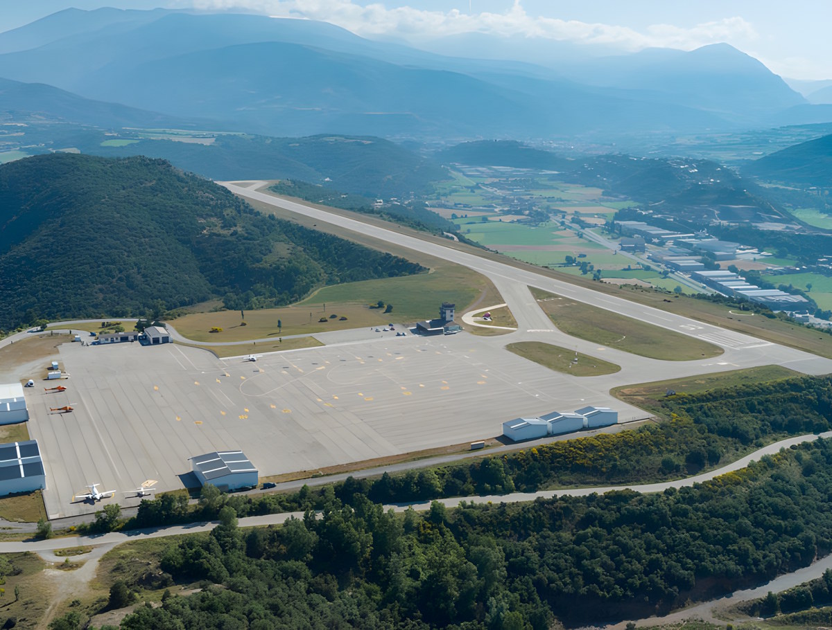 El aeropuerto de Andorra-la Seu crece un 75% en pasajeros y prepara su ampliación