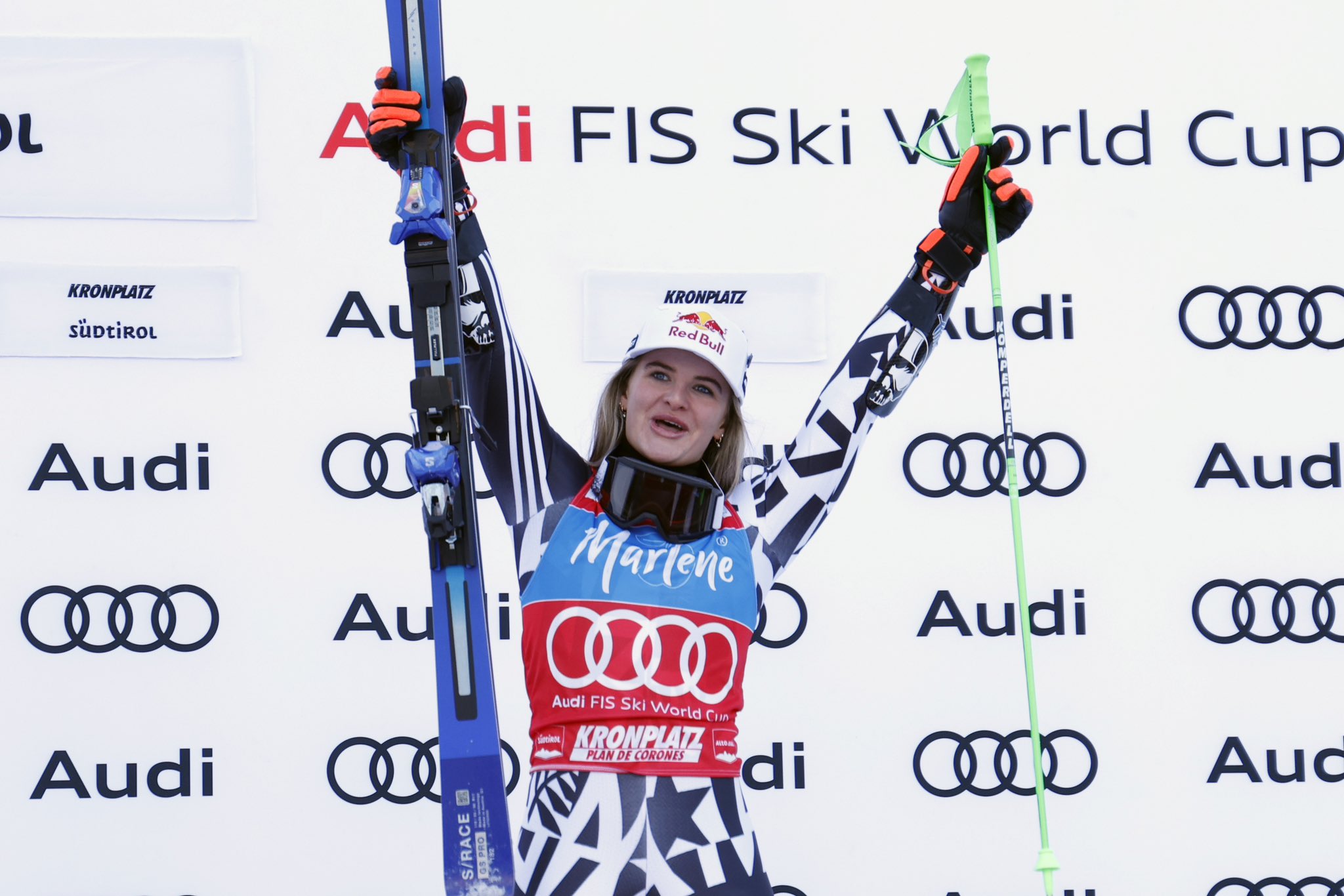 Alice Robinson vuelve a brillar en Kronplatz con su primera victoria en Copa del Mundo en 4 años