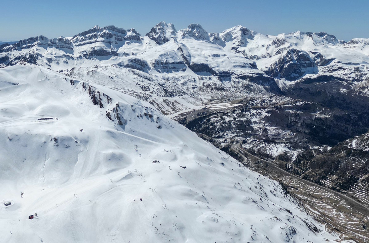 Astún despide la temporada antes de Semana Santa por la falta de nieve en la parte baja