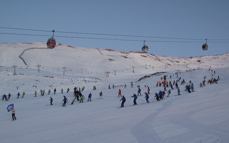 Sierra Nevada prepara el Día Mundial de la Nieve con atractivas ofertas para iniciarte en el esquí 