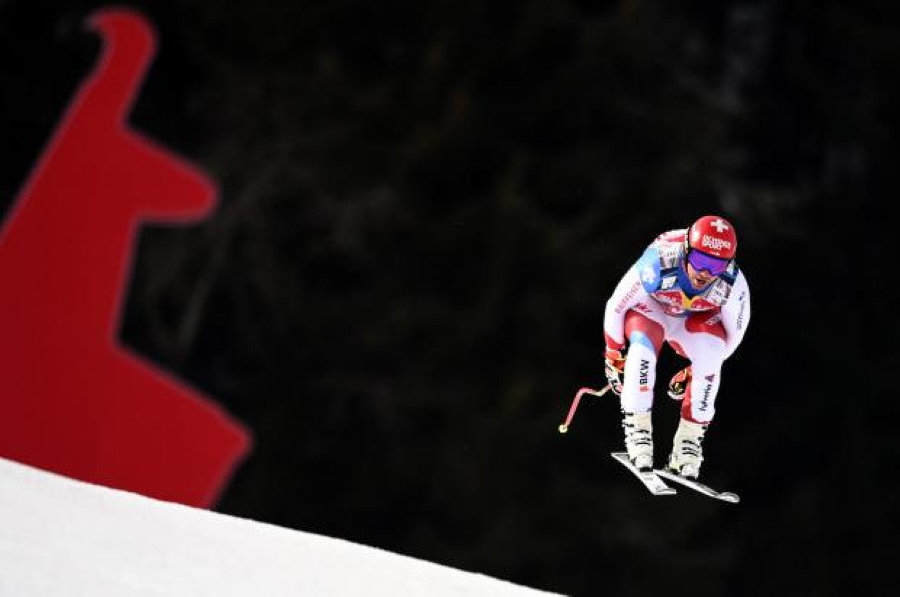 Algunos corredores cuestionan el primer descenso de esquí transfronterizo entre Italia y Suiza