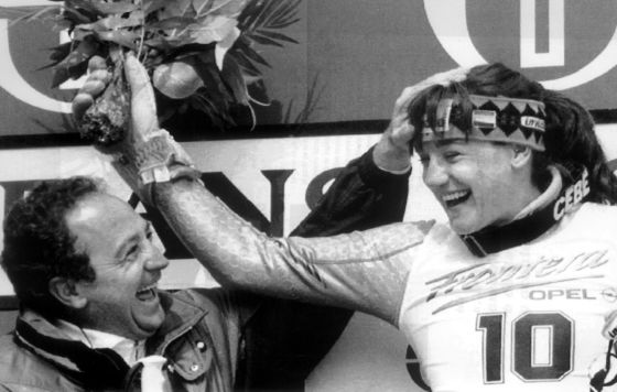 Paquito celebra con su hermana Blanca los triunfos de la gran campeona española de esquí. Imagen de archivo