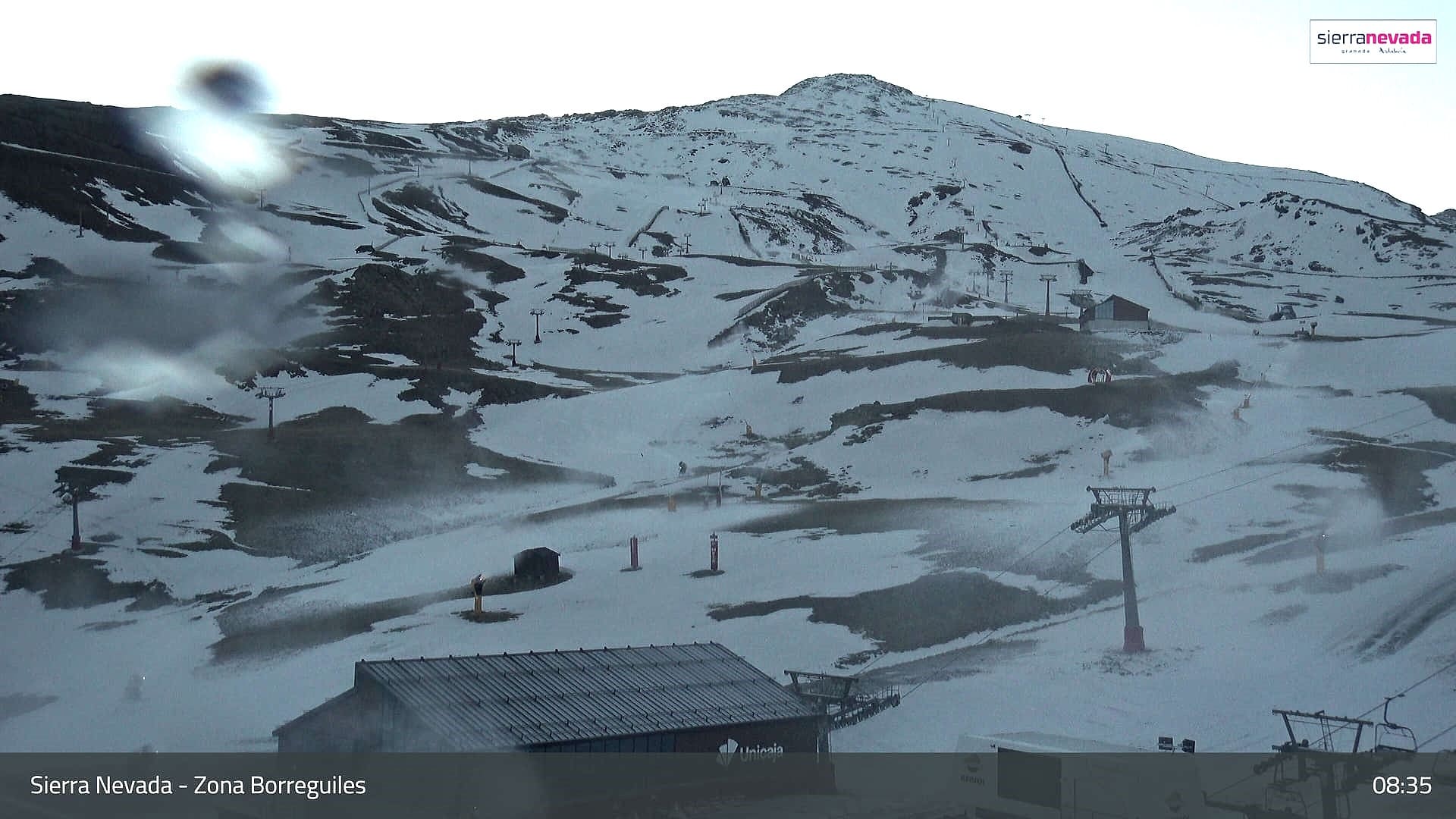 Sierra Nevada abre solo para turismo y se diluye la esperanza de esquiar este fin de semana.