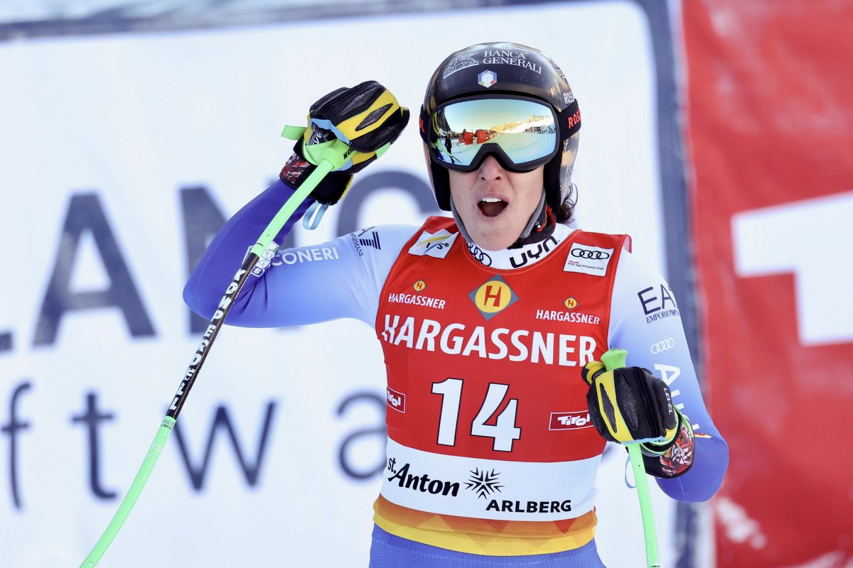 Brignone gana el descenso de St. Anton en el que Vonn revive su leyenda rozando el podio