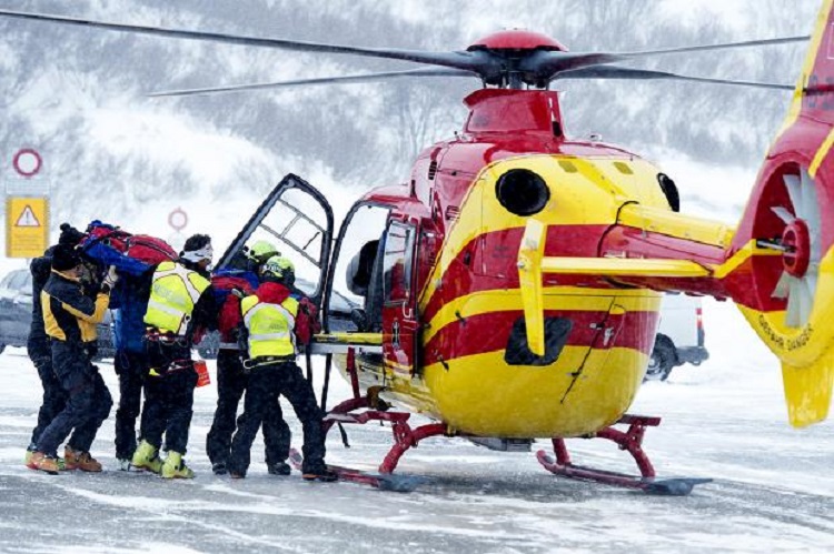 Un esquiador alemán y un snowboarder británico fallecen en sendas avalanchas en los Alpes suizos