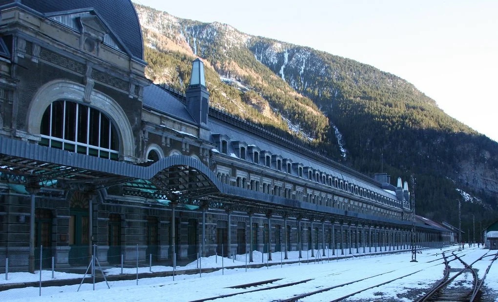 Nuevo billete único tren+bus de Madrid y Zaragoza a las estaciones del Pirineo aragonés en 3,5 horas