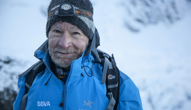 Carlos Soria corona con 75 años el Kanchenjunga