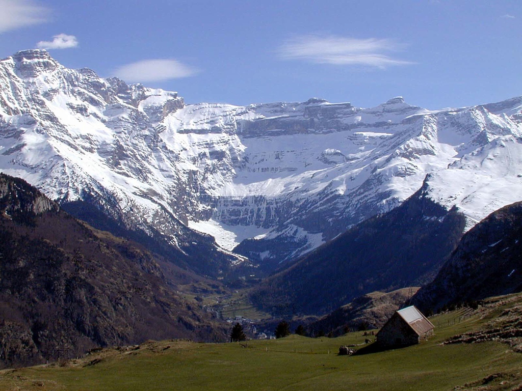 Circulo de Gavarnie con el pueblo al fondo del valle