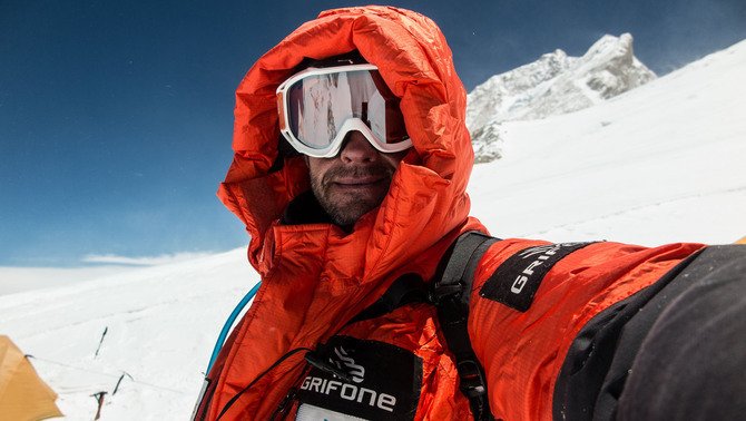 Ferran Latorre corona la cima del Makalu