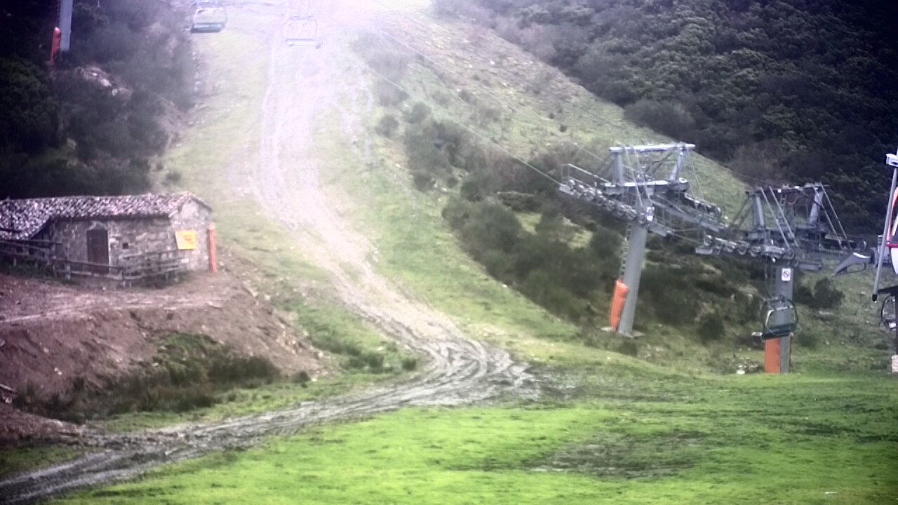 Arranca la temporada de esquí en Asturias con Pajares y Fuentes sin nieve y en modo turístico