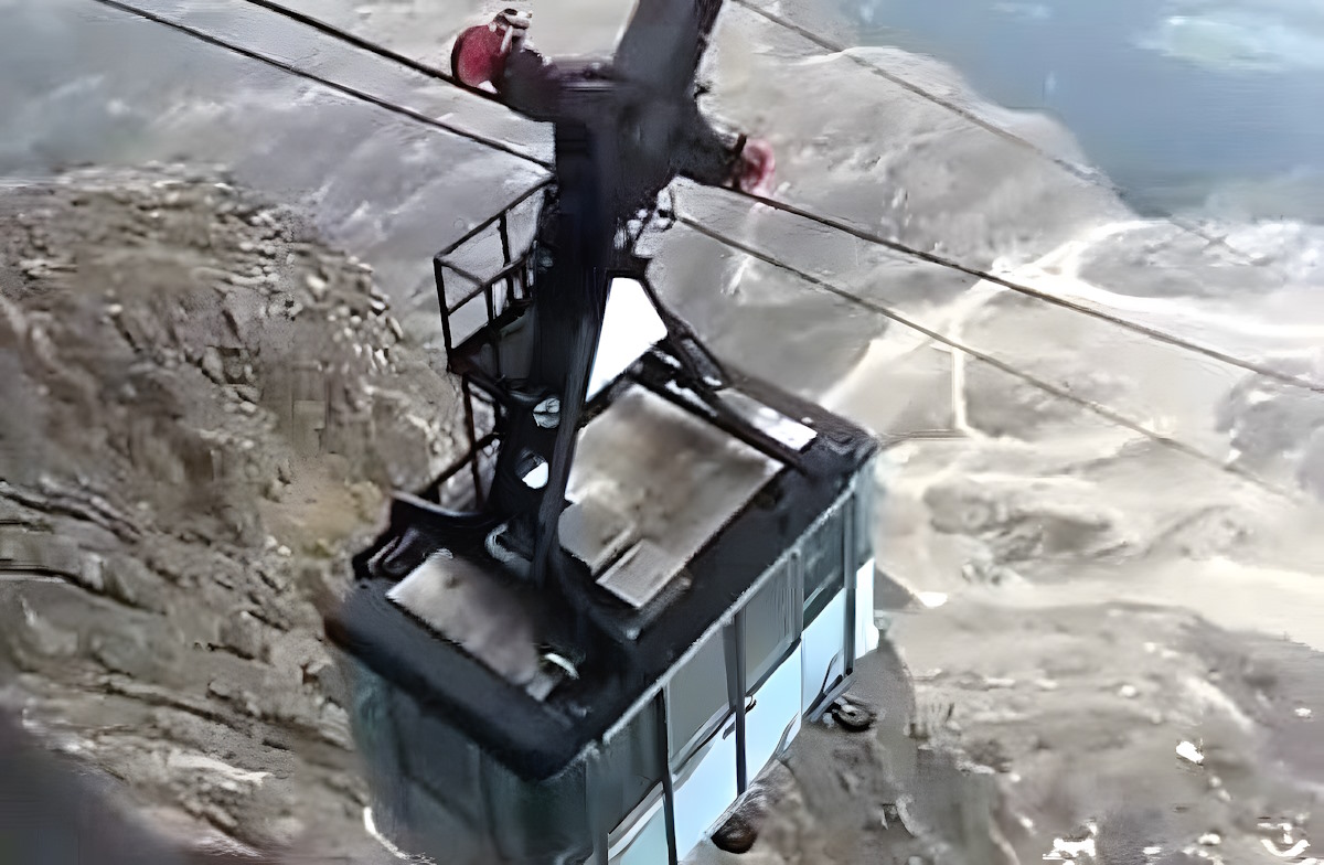 Un relámpago desata caos en el teleférico de la Tofana de Cortina d'Ampezzo