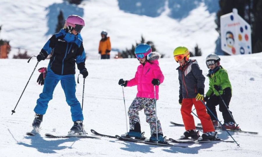 Mascarilla obligatoria para los niños en la reanudación del esquí escolar en Andorra