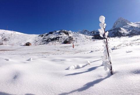 Grandvalira sube a 40 km de pistas y abre taquillas para todos los esquiadores