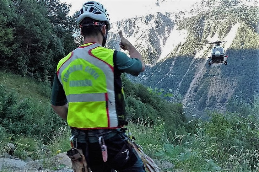 Especialistas de Montaña de la Guardia Civil rescatan a 5 menores y dos adultos en el Pirineo