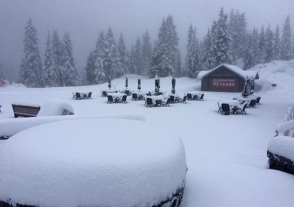 Una estación canadiense, Grouse Mountain reabre la estación por las fuertes nevadas