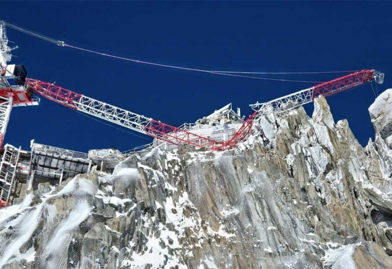 Grave contratiempo en Les Grands Montets: la pluma de una grúa se parte y pone en peligro la remodelación del teleférico