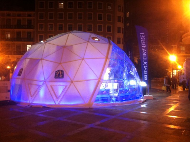 El iglú de Baqueira Beret llega al centro de Barcelona