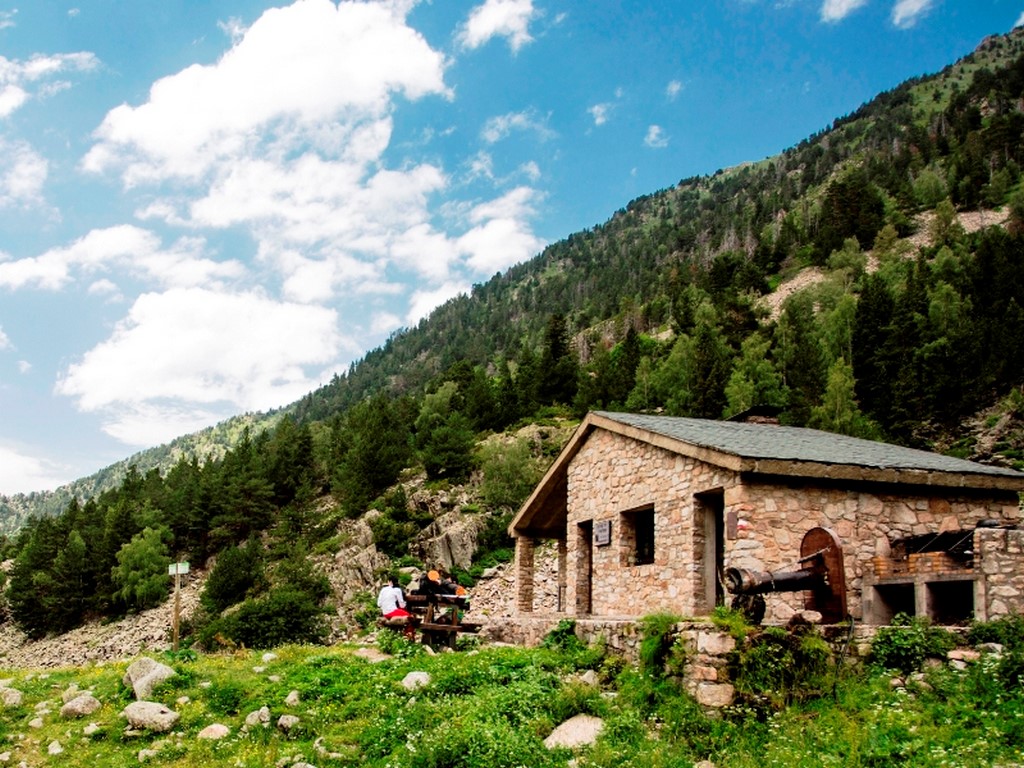 Acércate a les Escaldes y descubre el verdadero sabor de Andorra. Un lujo cultural en plena naturaleza