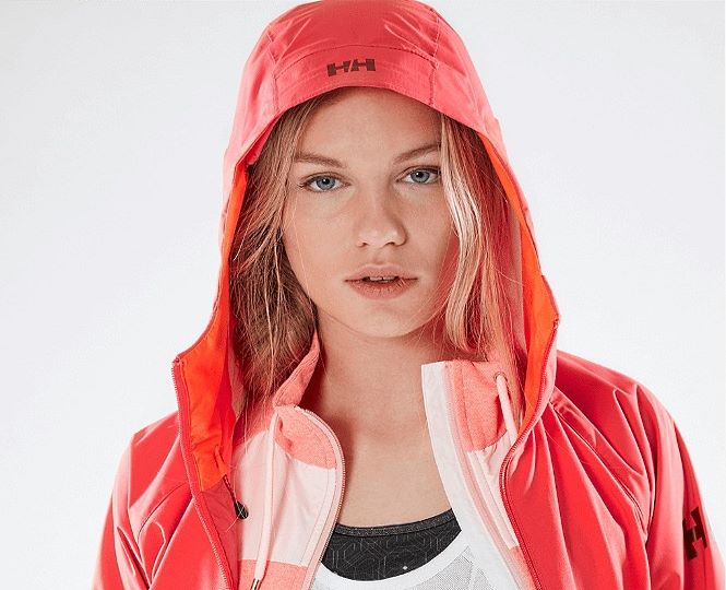  Vanir Heta de Helly Hansen, la chaqueta técnica de esta primavera para mujeres con estilo
