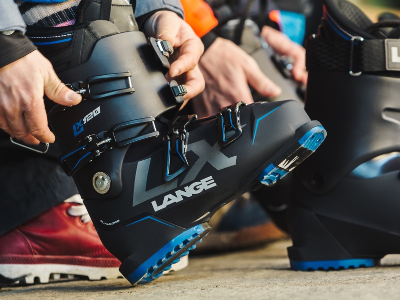 presenta sus nuevas botas All Mountain Horma ancha para esquiadores