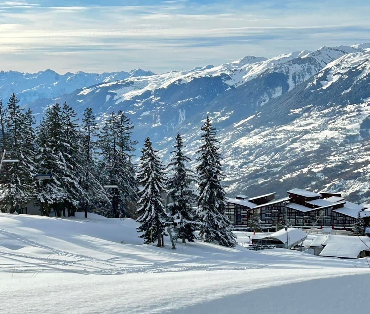 Una esquiadora de 62 años fallece tras un choque en una pista negra de Les Arcs