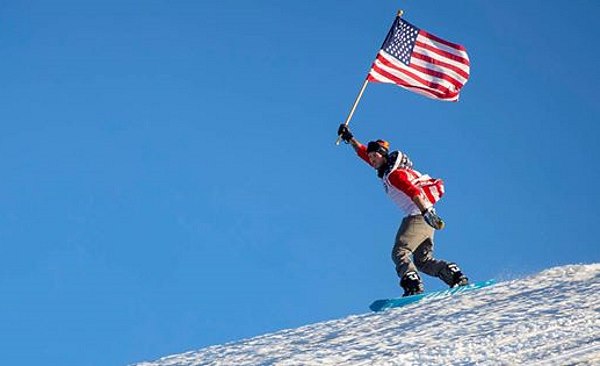 Mammoth Mountain llega al 4 de julio abierta y celebra el día de la Independencia con más de 3 metros